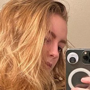 Ashcurvesxx