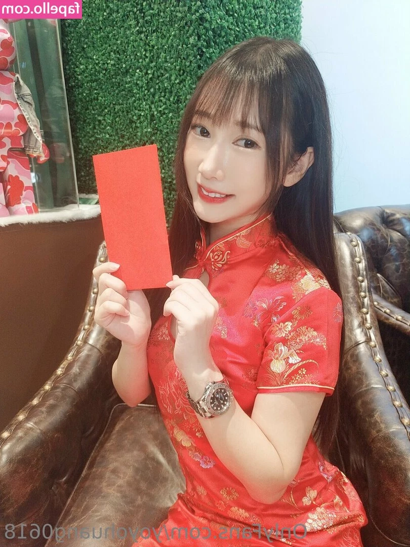 evelynhoang - POV: You walk in on me like this… waiting for your throbbing cock