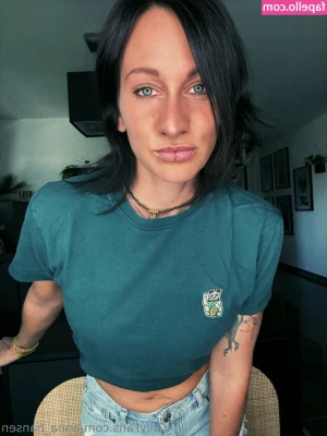 anna_hansen [ anna-hansen ] - Well hey there daddy😏
