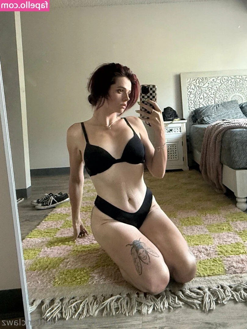 kittenclawz - I’m so horny this morning! My husband is at work and I sent him
