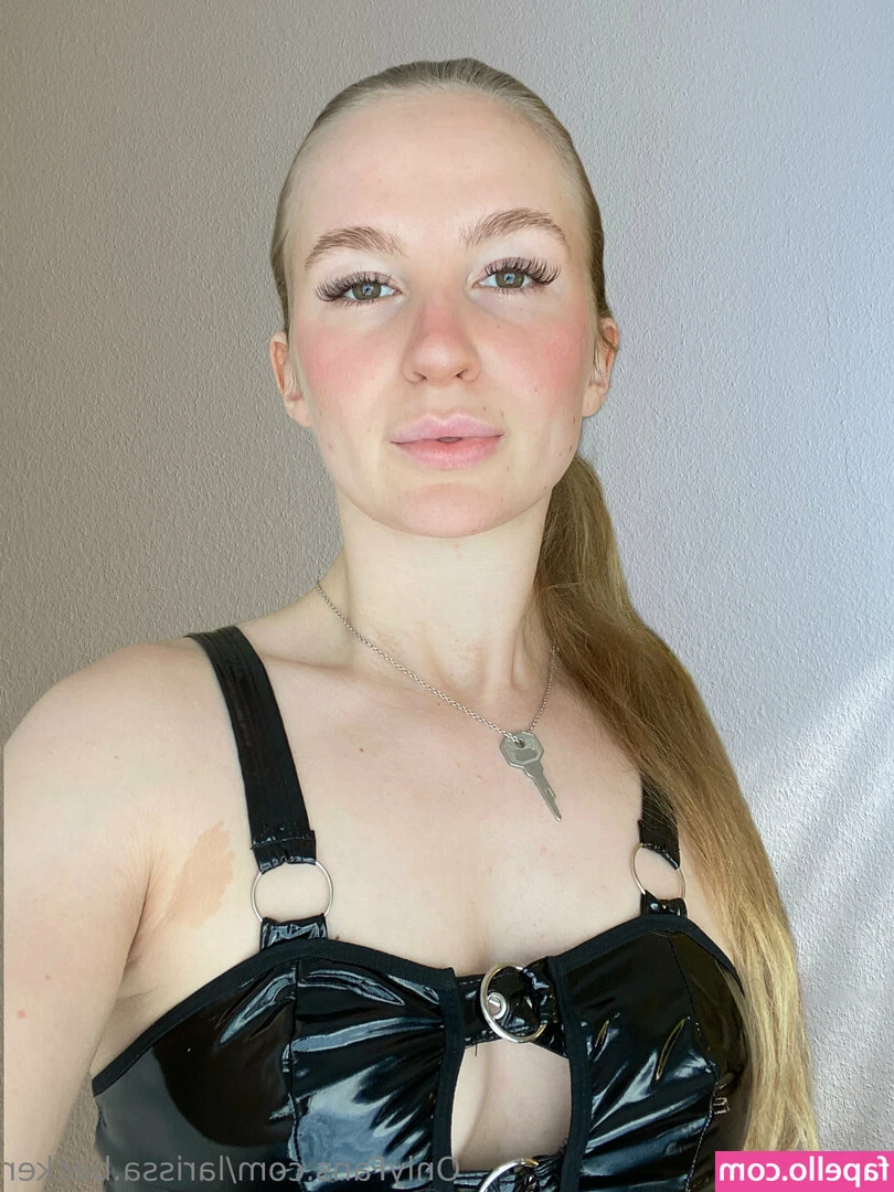 larissa.becker [ larissa-becker ] - Blonde bitch attitude 🤑