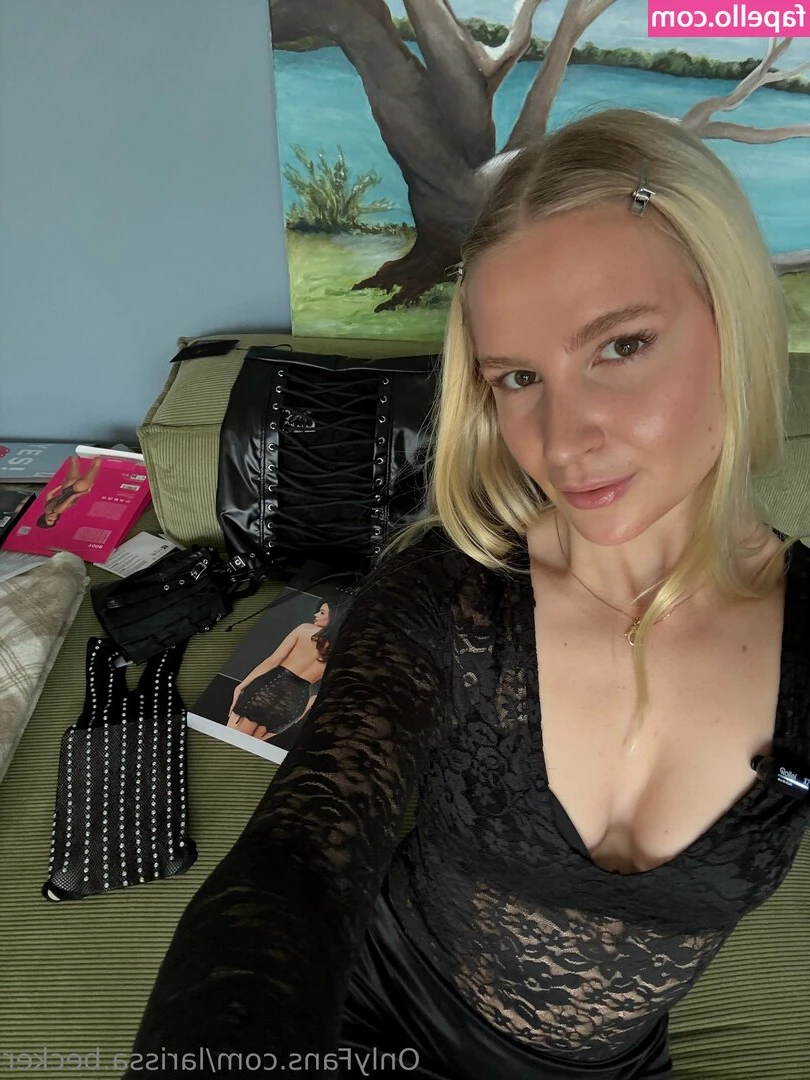 larissa.becker [ larissa-becker ] - I need a bigger toy,  tip this post to help me get one 👉👈