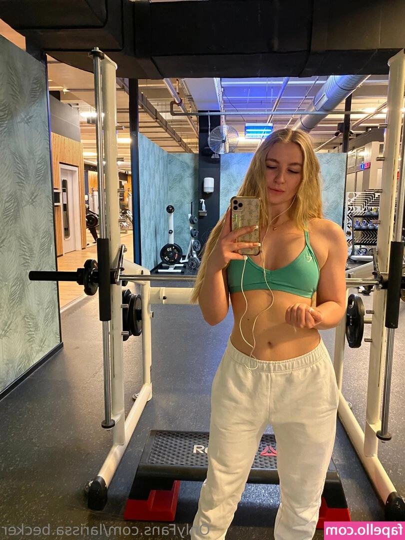 larissa.becker [ larissa-becker ] - Go and check out our DM’s 🖤