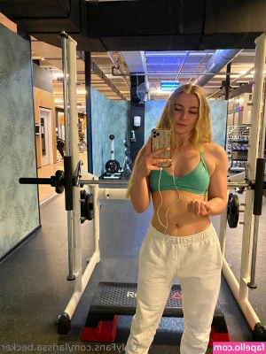 larissa.becker [ larissa-becker ] - Go and check out our DM’s 🖤