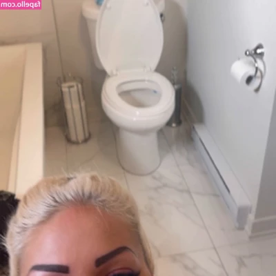 CallmeRoxy [ callmeroxy-1 ] - Sliding my big pink dildo all the way in. X
