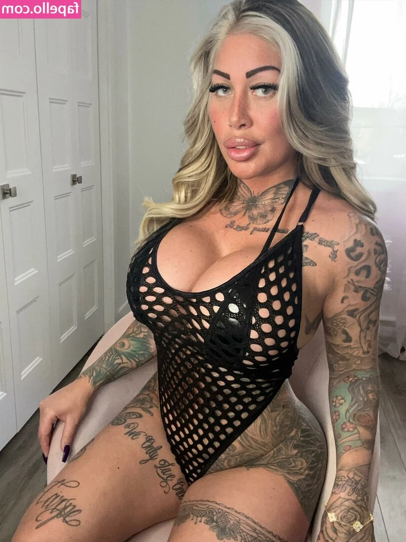 CallmeRoxy [ callmeroxy-1 ] - I m horny and bored  Who wants to talk dirty to me