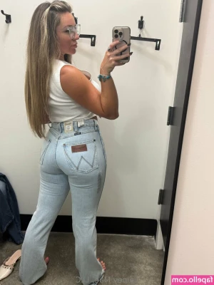 laineyymae67 - Bored at work, u?