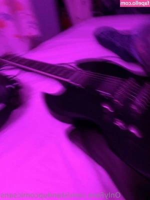 billiebubbles - Throwing ass on Twitter and dropping this longer version and another