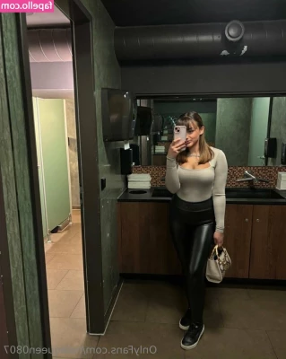 nalaqueen0807 - I m going to the mall to buy some blankets and maybe a pair of new