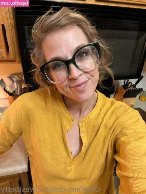 midwestbetty - Tell me you deepest desire