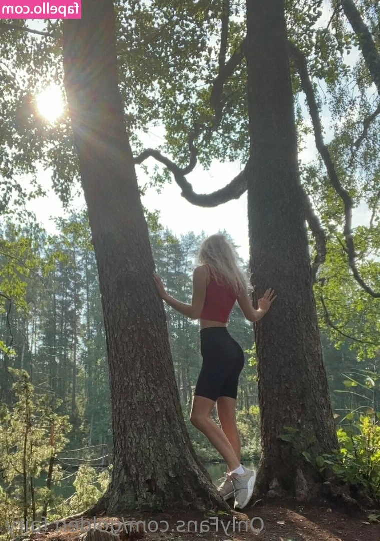 golden.fairy [ golden-fairy ] - I'm not getting enough attention today 🥺 what are you doing? can