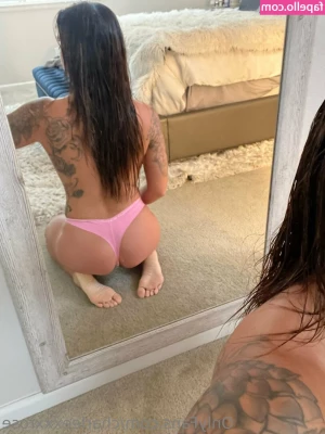 charleexxxrose - Swishing my ass into the weekend