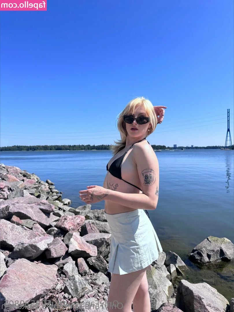 mira.valkonen [ mira-valkonen ] - Finally Friday y’all!