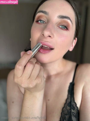 sophia_vixen [ sophia-vixen ] - Como está a sua tarde? A minha está ótima, porque vc não chega