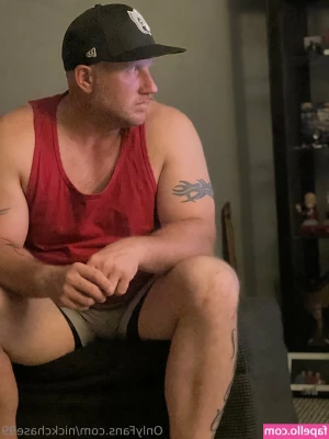 nickchase99 - legs for days!