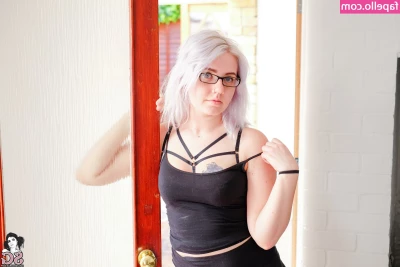 sylvermoon [ sylvermoon-1 ] - Titties for dinner??