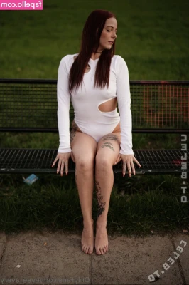Evee_Avery [ evee-avery ] - Hanging out at the house. In some family time @opalblack