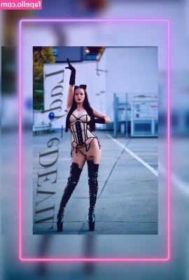 Evee_Avery [ evee-avery ] - Lower it down?😈