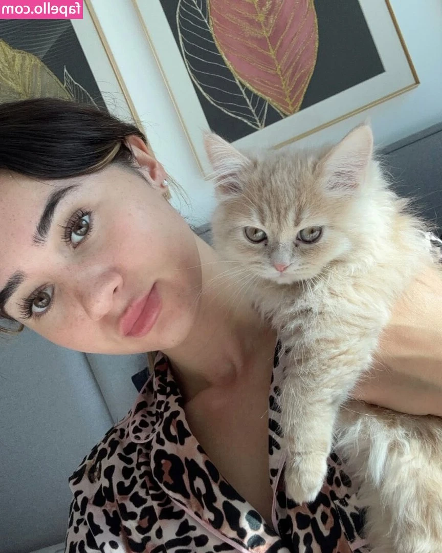 Olivia Lopez [ olivia-lopez-2 ] - I'm feeling like a 🦁 today. Are you ready to hear me roar? 😏