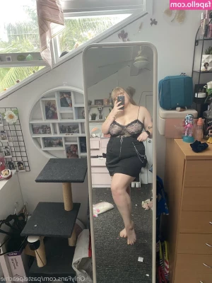 pastelpeachie - Can I borrow your tongue 👅?