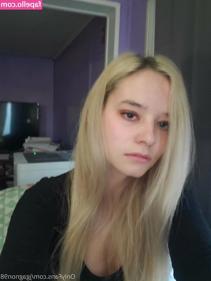 jgagnon98 - cheerleader in missionary. big fat booty. big legs. tiny g string.