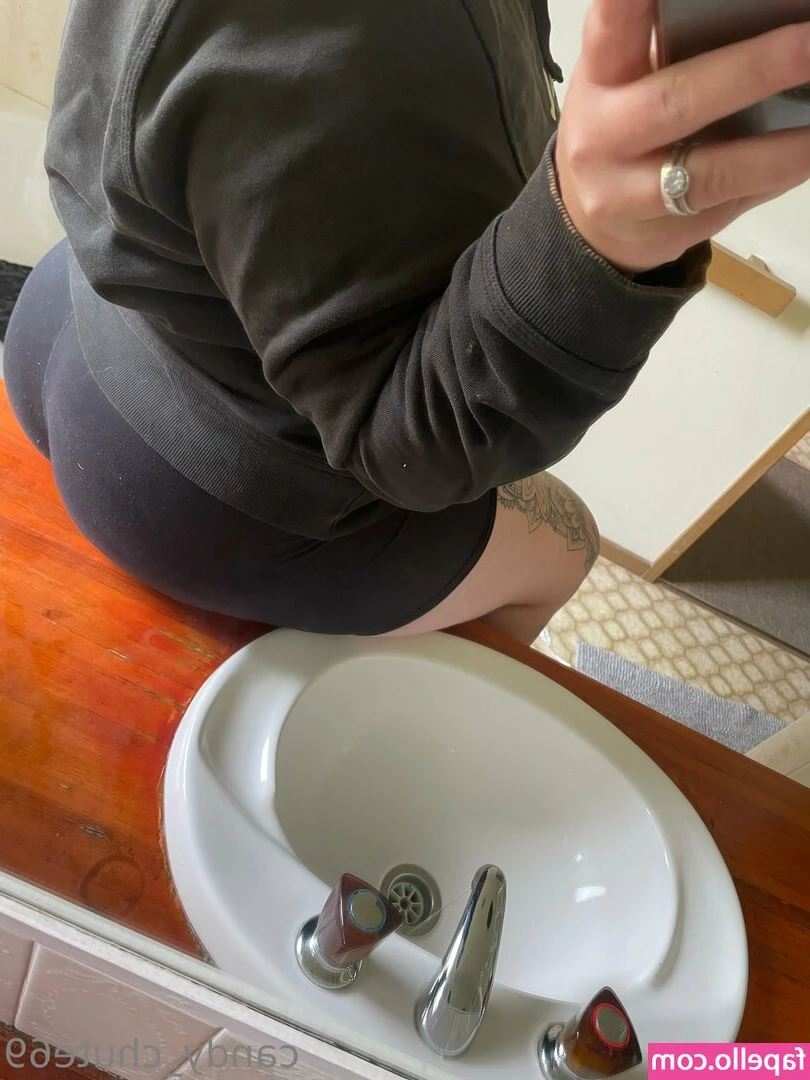 candy_chute69 [ candy-chute69 ] - slide em to the side, of course 😇