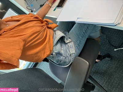 booty_babee [ booty-babee ] - Which arch do you prefer? Legs opened or closed?