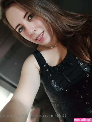 forbidden_amara [ forbidden-amara ] - Would u like to see me licking babe? Come DM 😏🍆🤤
