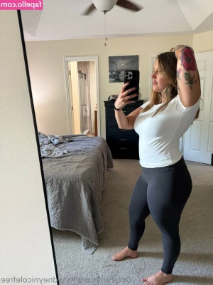 itssydneynicolefree - Sitting around thinking naughty thoughts  Hope you have a great