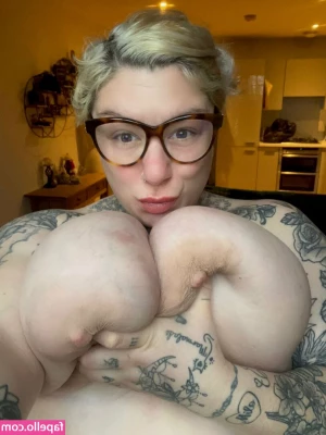 Katiesummer222 - You love that biceps  don t you