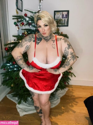 Katiesummer222 - After a day it s time to dress for ne night  I m going out  My socks