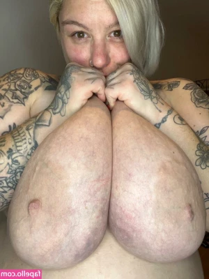 Katiesummer222 - Do I look good in red  daddy