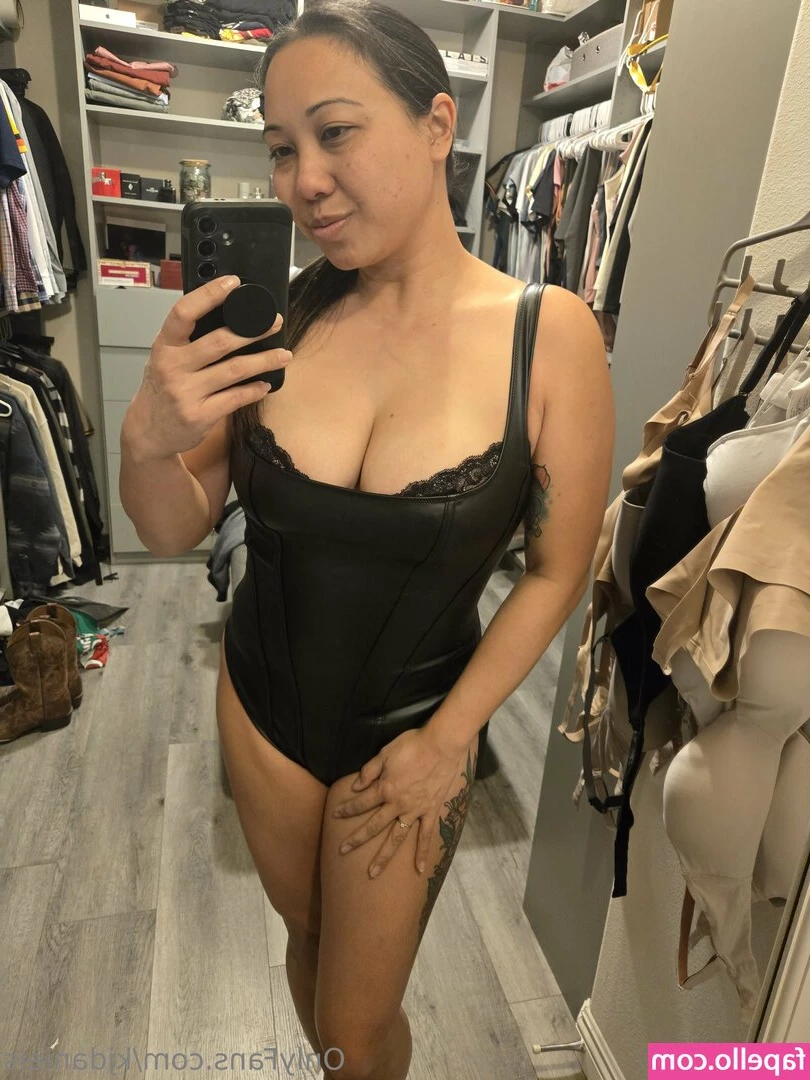 kjdaniels - Tip my breasts
