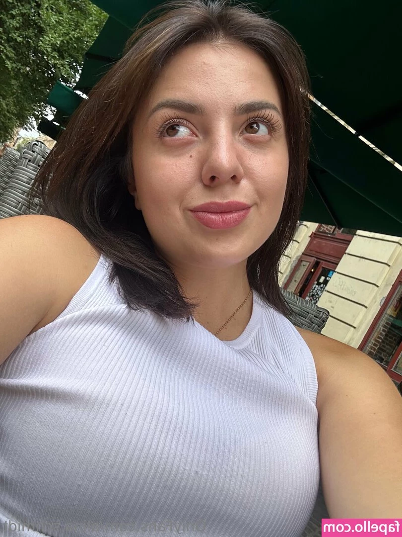 alina.schmidt [ alina-schmidt ] - kinda horny lol
