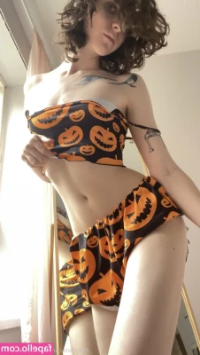 Miss_Crows_Nest [ miss-crows-nest ] - Have to shave and then get freaky baby Busseddd a fatt asss nut for u