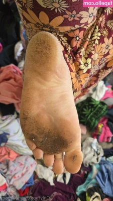 solo_toes [ solo-toes ] - If you want to see these cheeks spread, tip $5 or more and DM ME with