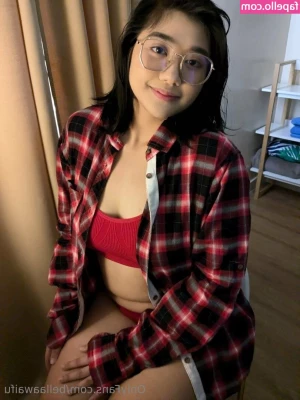 bellaawaifu - Trying to post lil clips of me masturbating but onlyfans hates me lol