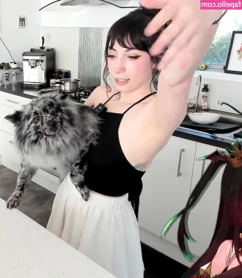 Layna Lazar [ layna-lazar ] - Apologies boys and girls  I ve been partying since Christmas Eve   