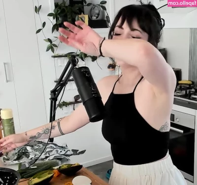 Layna Lazar [ layna-lazar ] - Can I be your Valentine