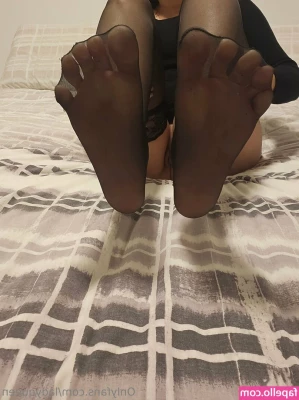 ladyqueen_free [ ladyqueen-free ] - Come and fuck me over the balcony, we’ll give the people outside a