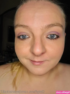 jessrocks87 - Who wants to entertain me on a fun night of drinking