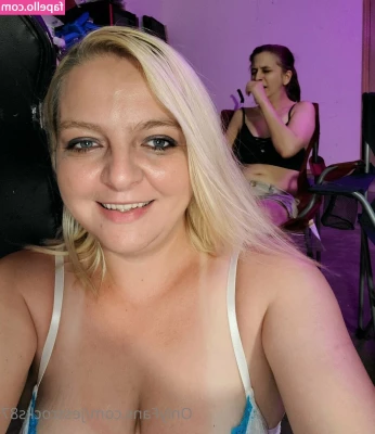 jessrocks87 - wanna cuddle naked? 🤭
