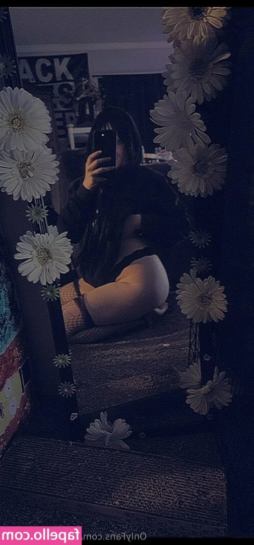 neighborgothgirl - make sure to follow me on twitch 🖤 https://twitch.tv/biabunnyy