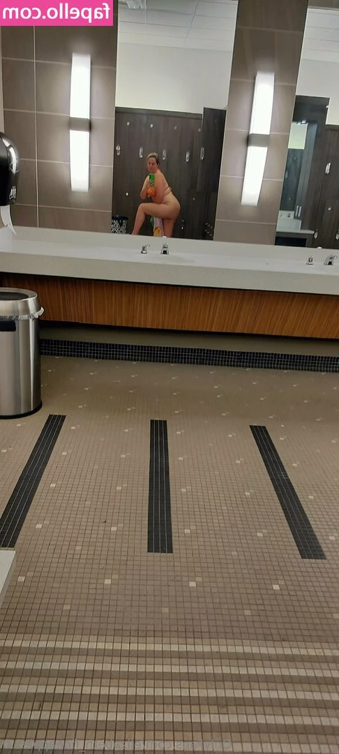 elizabeth_fineapple2.0 [ elizabeth-fineapple2-0 ] - Face down, ass up 🍑