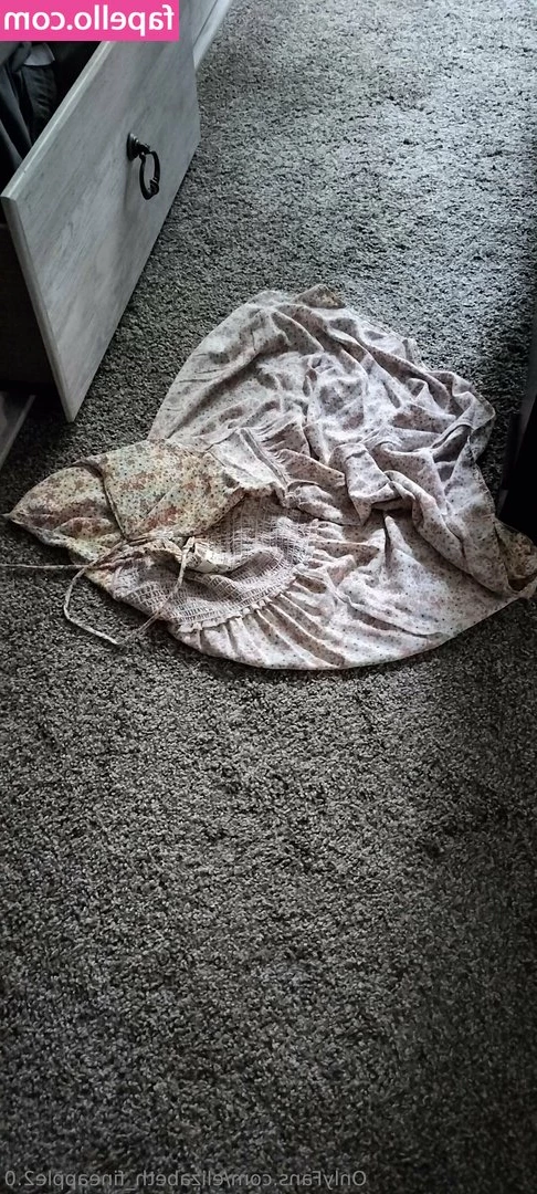 elizabeth_fineapple2.0 [ elizabeth-fineapple2-0 ] - Viens vārds var izmainīt Tavu viedokli  Vienas jūtas var izmainīt