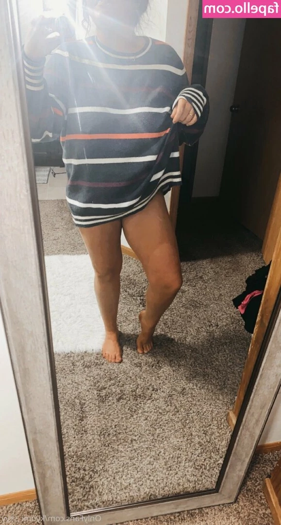 kyomi_skyy [ kyomi-skyy ] - Oh I dropped something let me bend over the bed and get it