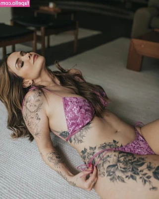 Marcela Mc Gowan [ marcela-mc-gowan ] - Ukaž mi svoje péro a já tě nechám si pohrát s mýma kozičkama