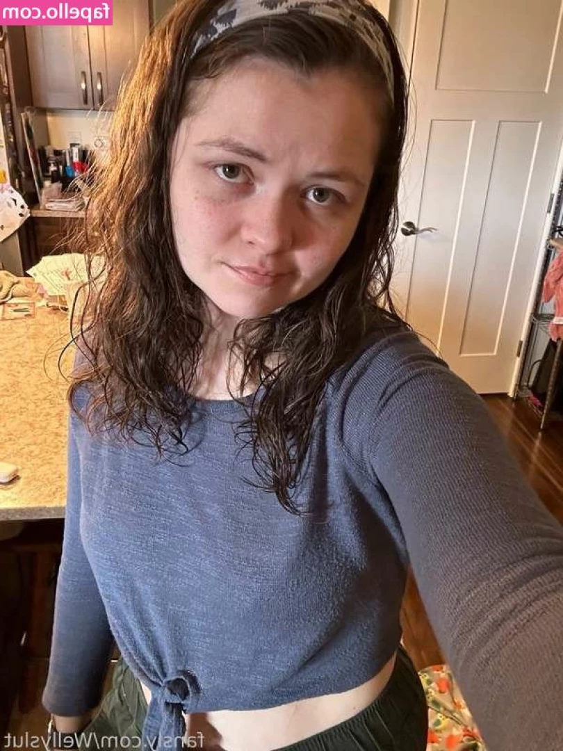 Emma Wells [ emma-wells ] - Some selfies from the last couple days🙂