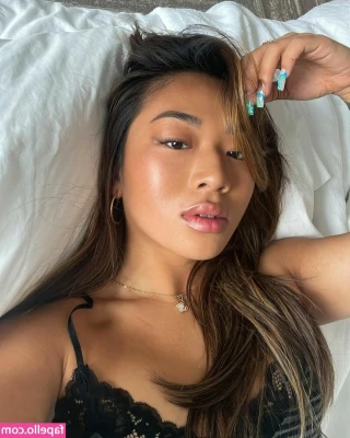 Kimberly Nguyen [ kimberly-nguyen ] - Taking off my purple thong and spreading my ass to show you my plug