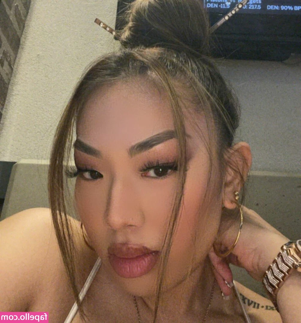 Kimberly Nguyen [ kimberly-nguyen ] - I love being free under my skirt